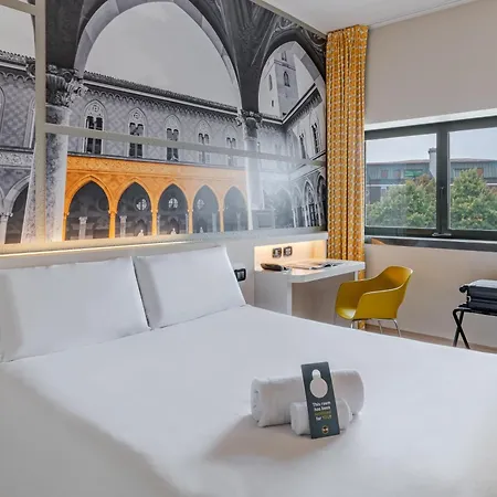 B&B Hotel Cremona מלון