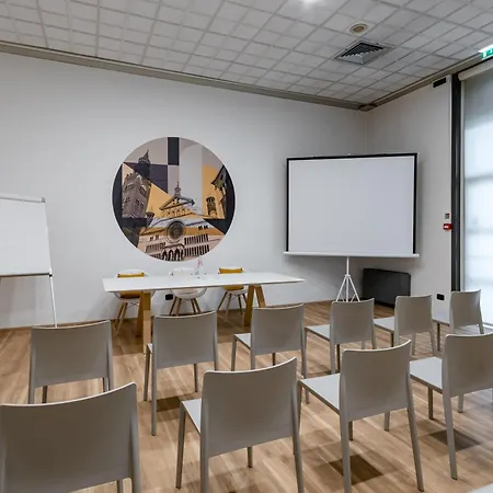 B&B Hotel Cremona מלון קרמונה