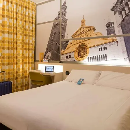B&B Hotel Cremona מלון